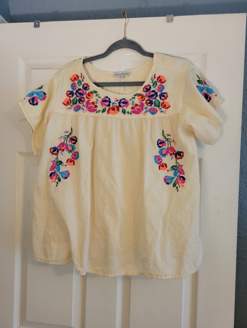See and Be Seen Embroidered Cotton Floral Cream Peasant Top Size Medium